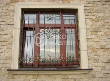 Кованые решетки на окна 11